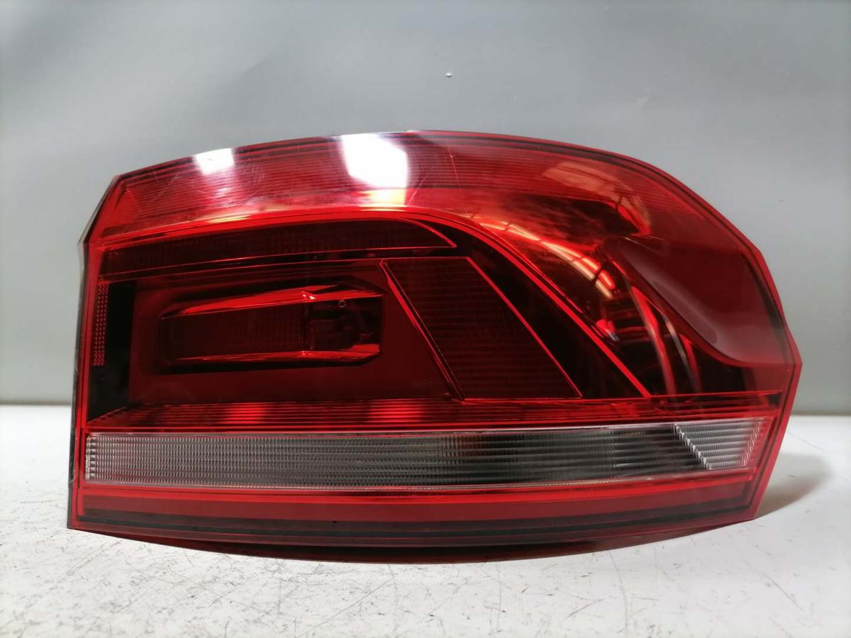 VW Touran 2 original R&uuml;cklicht R&uuml;ckleuchte Schlussleuchte rechts au&szlig;en Bj.2017